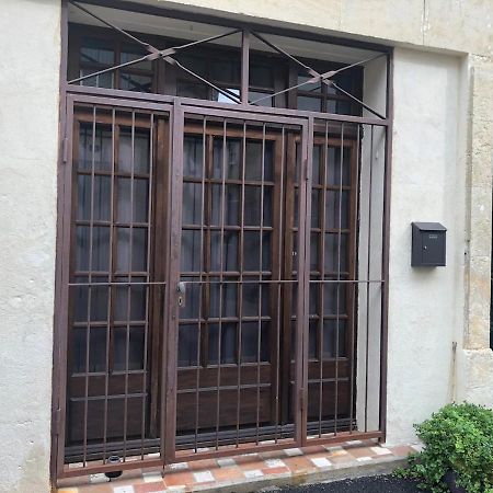ARLES FOURQUES Studio équipé Apartamento Exterior foto
